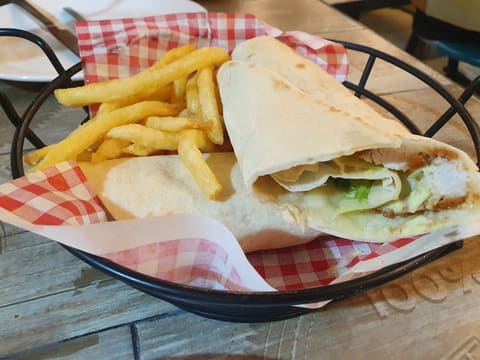 bug's café — photograph 3
