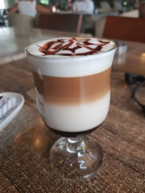 bug's café — photograph 5