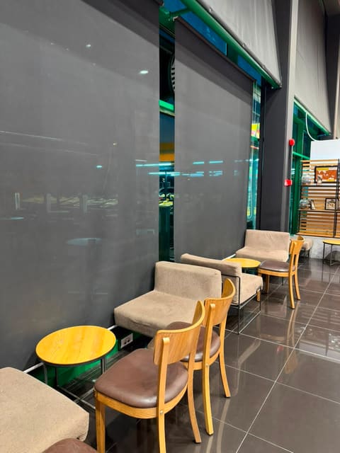 Starbucks — photograph 5