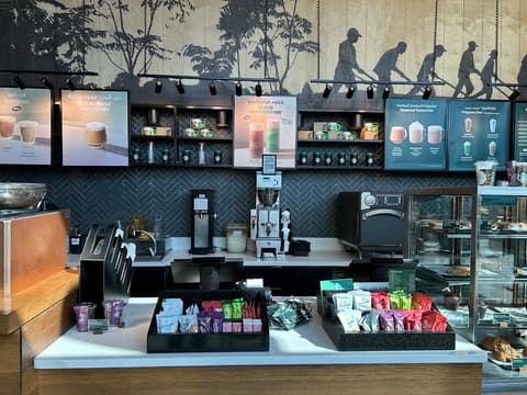 Starbucks — photograph 6