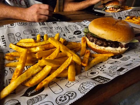 Classic Burger kfardebian — photograph 2