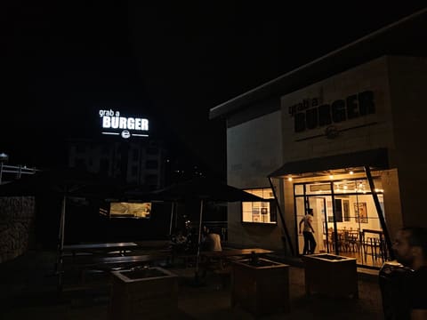 Classic Burger kfardebian — photograph 3