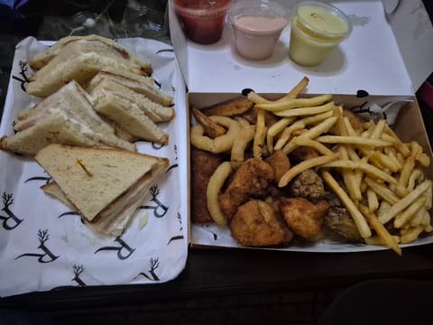 Roots Eatery — photograph 5