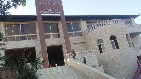 Mataam Kan Zaman — photograph 3