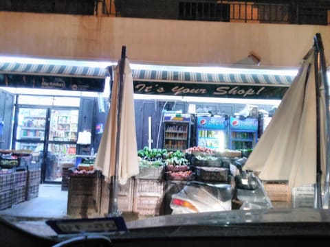 mar roukoz market — photograph 4