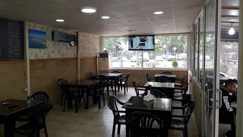 Friends Cafe — photograph 4
