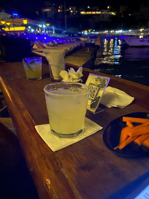 Tiki Bar — photograph 5