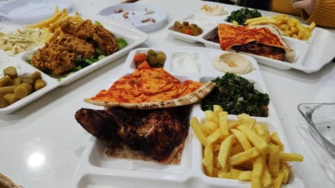 al-shams chicken and sandwiches — photograph 6