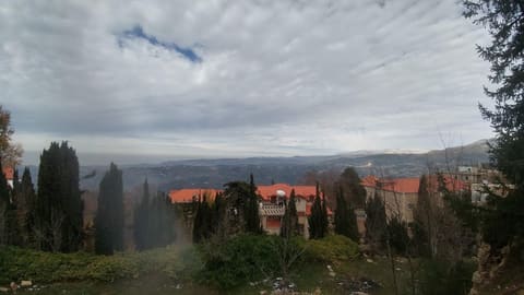Donna maria sursock gardens — photograph 4