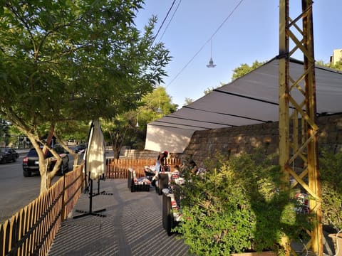 chez bro cafe — photograph 3