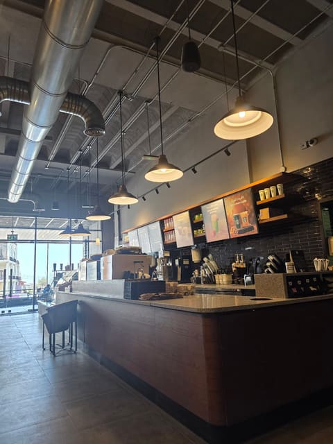 Starbucks — photograph 5