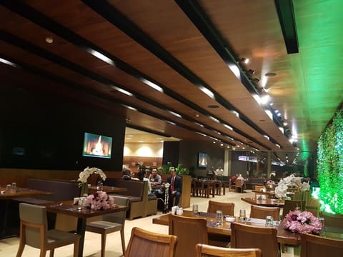 19 Restaurant — photograph 5