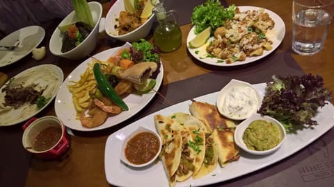 19 Restaurant — photograph 6