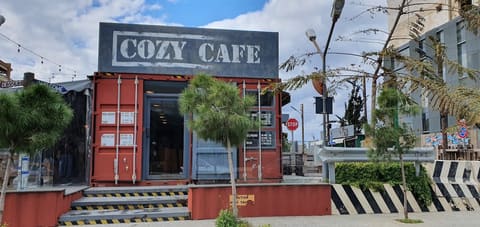 cozy cafe — photograph 5