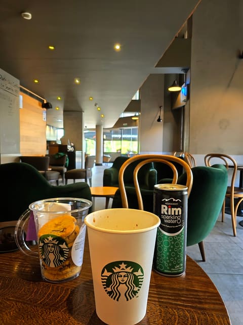 Starbucks — photograph 5