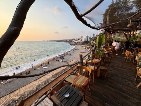Kina Handcrafted Bar — photograph 4