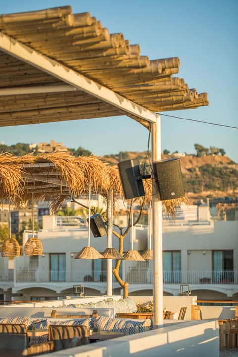Solea Beach Rooftop — photograph 3