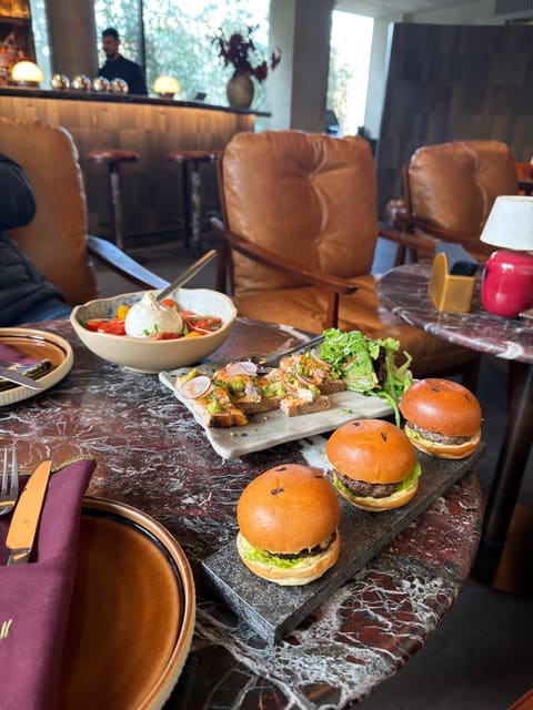 AKI The Lounge — photograph 3