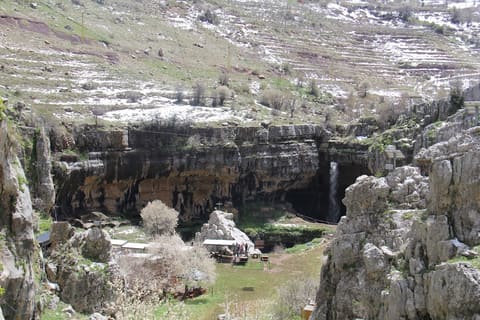 Baatara gorge waterfall — photograph 2