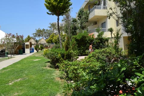 Sam Sur Mer — photograph 2