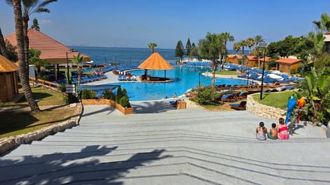 Palapas Beach Resort — photograph 2