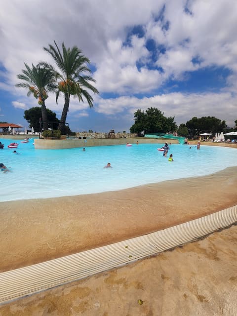 Waves Aqua Park — photograph 2