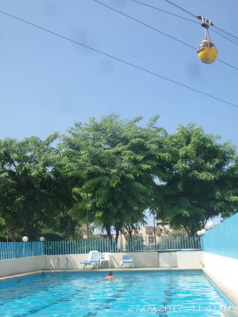 Queens Land — photograph 3