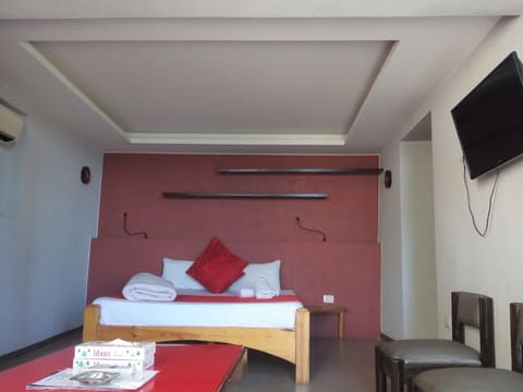 Les Colombes — photograph 2