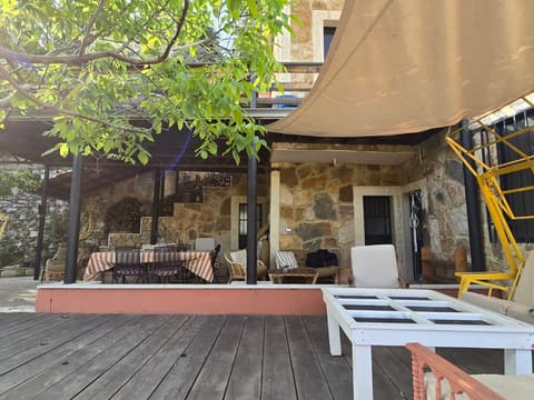 Yellow Pot Guest House — photograph 2
