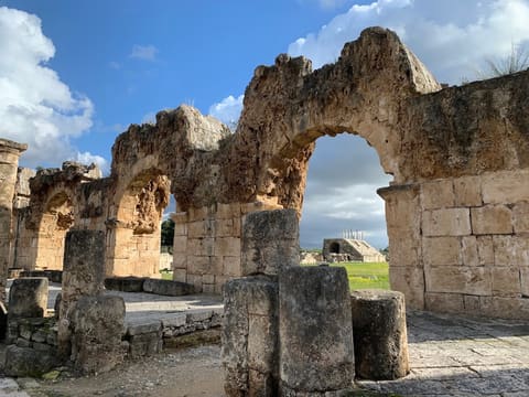 Ruins of Tyre Necropolis — photograph 6