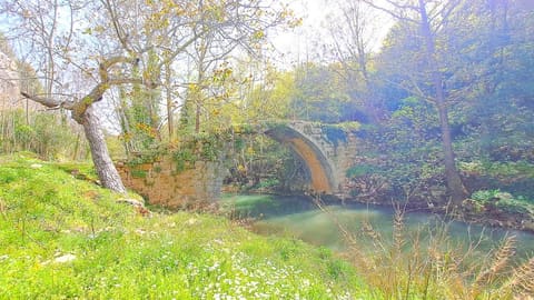 Kahlounieh Old Bridge — photograph 4