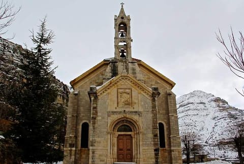St. Georges Church — photograph 2