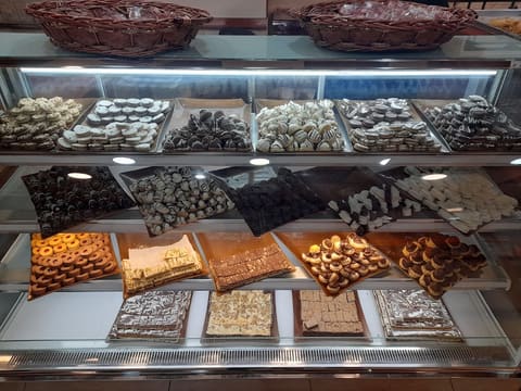 AL-Zwaka sweets jj — photograph 3