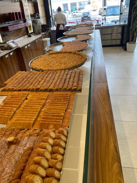 Al Sharq Sweets — photograph 5