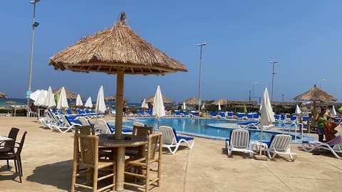 Bar D'amour Beach — photograph 2