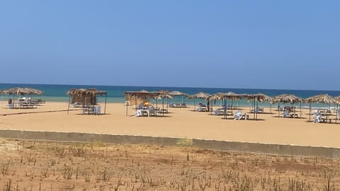 Bar D'amour Beach — photograph 3