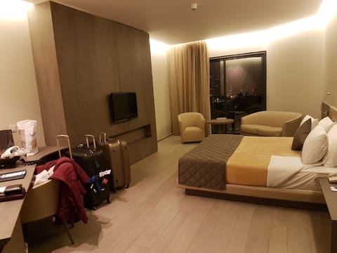 Promenade Hotel — photograph 2