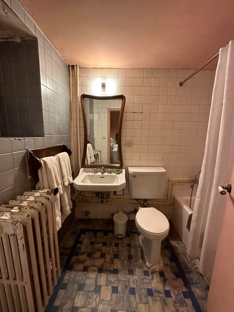 Palmyra Hotel — photograph 3