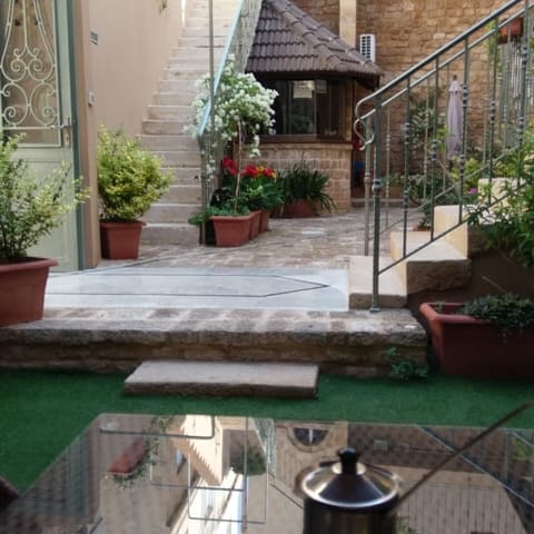 Florina's Guest House — photograph 2