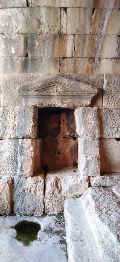Nymphaeum of Temnin el-Foka — photograph 3