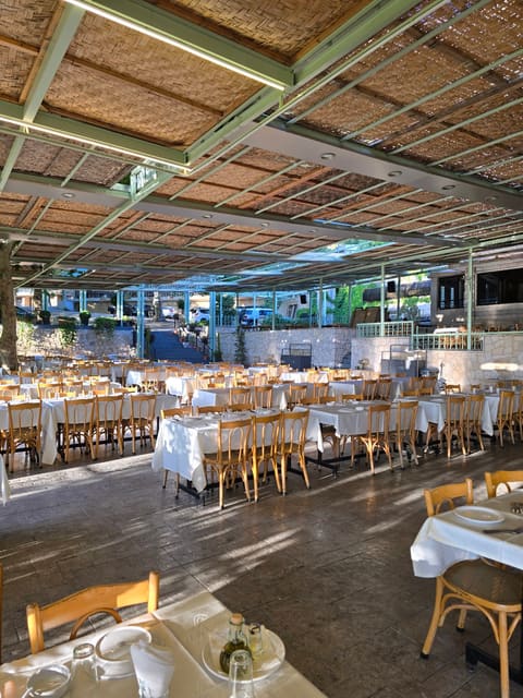 Al Ferdaws Restaurant — photograph 3