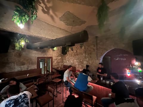Loui’s Bar — photograph 3