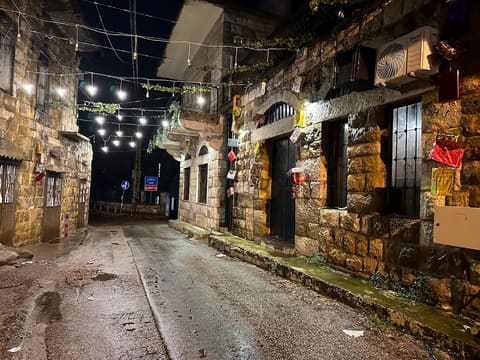 Loui’s Bar — photograph 4
