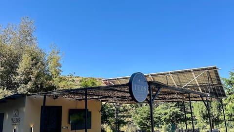 TEDS Sunset Bar — photograph 2