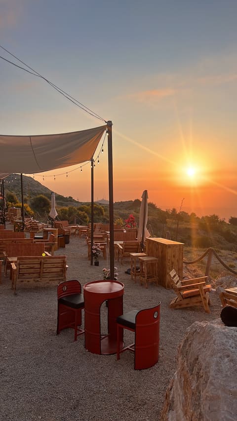 SHADES EHDEN — photograph 3