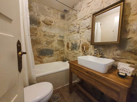 Karaz Guest House — photograph 3