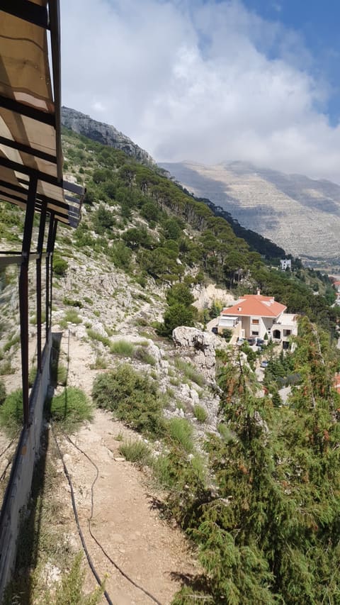 Hiking Beb el hawa — photograph 2