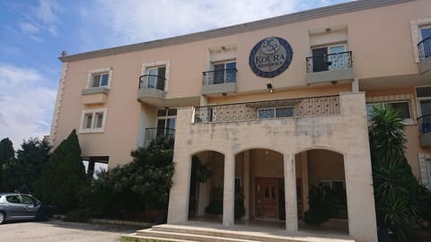 Koura Residence — photograph 3