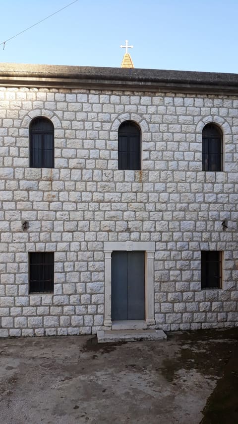 Kaniset Mar Youhanna El Maamdan Lil Maron — photograph 2