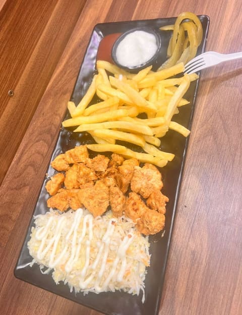 Al Mona Restaurant — photograph 2